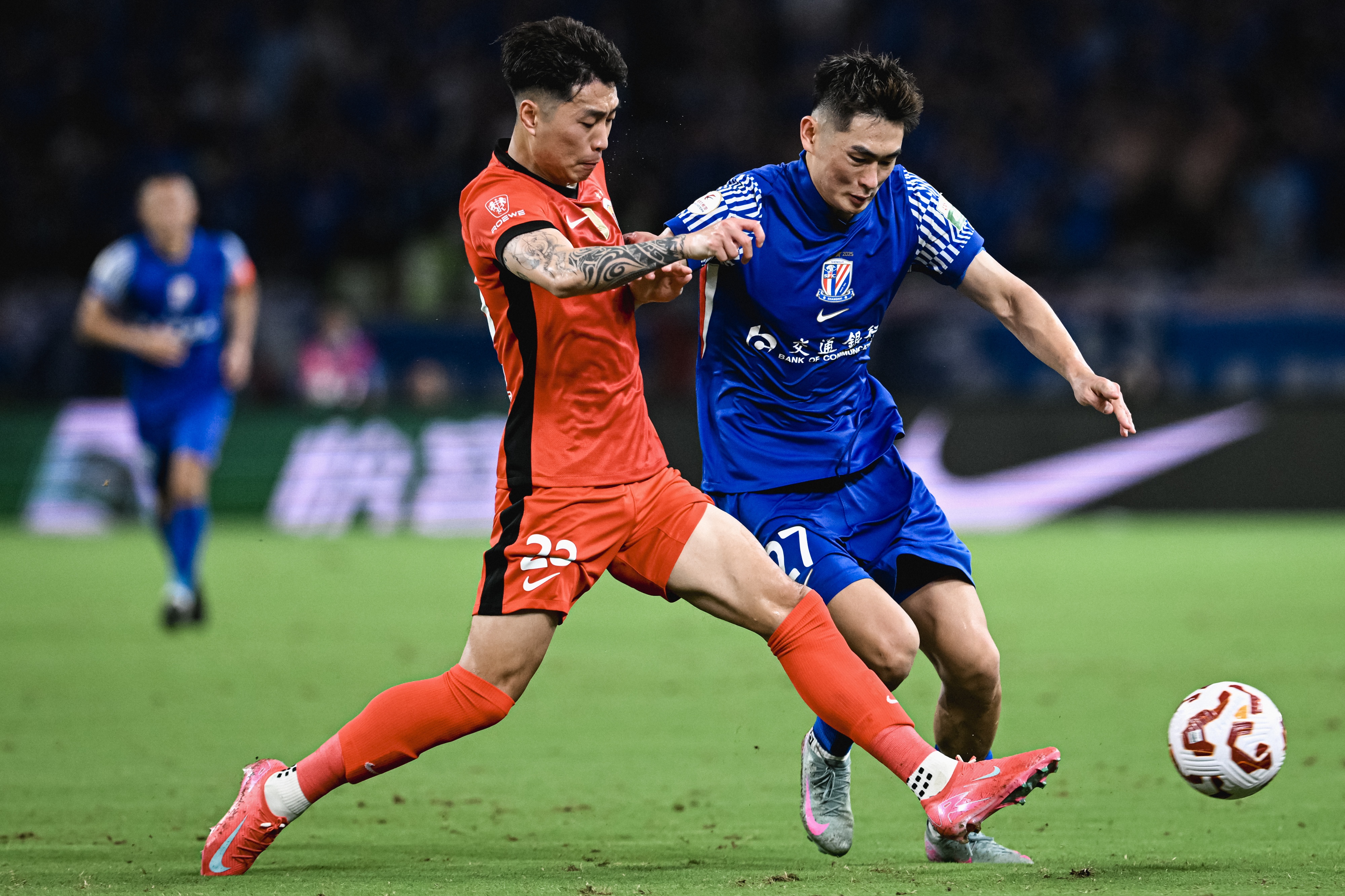 V体育官方网站-足球报谈上海德比：申花需胜利提升士气 伤病影响是最大变量