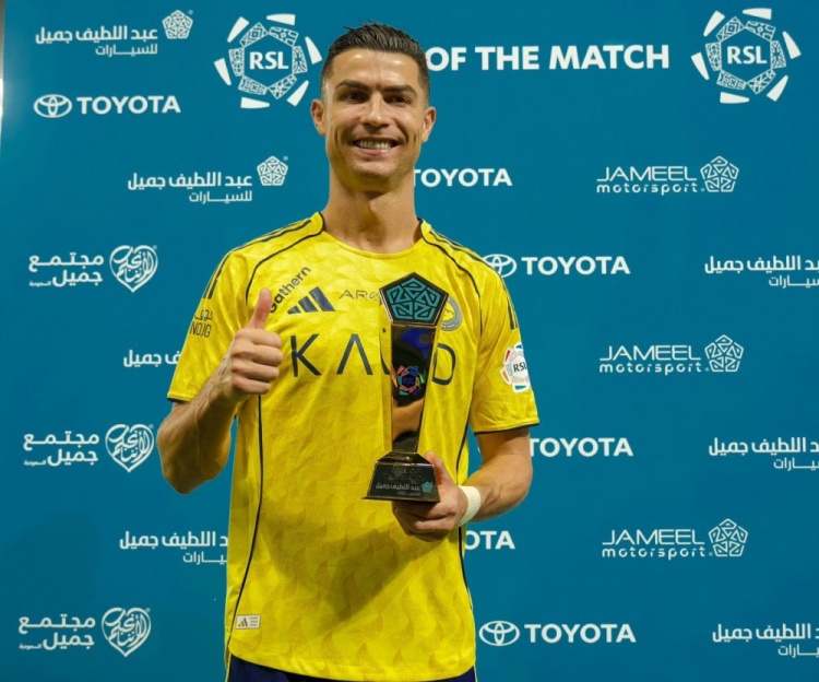 v站-梅开二度！C罗当选利雅得胜利vs纳杰马体育全场最佳球员